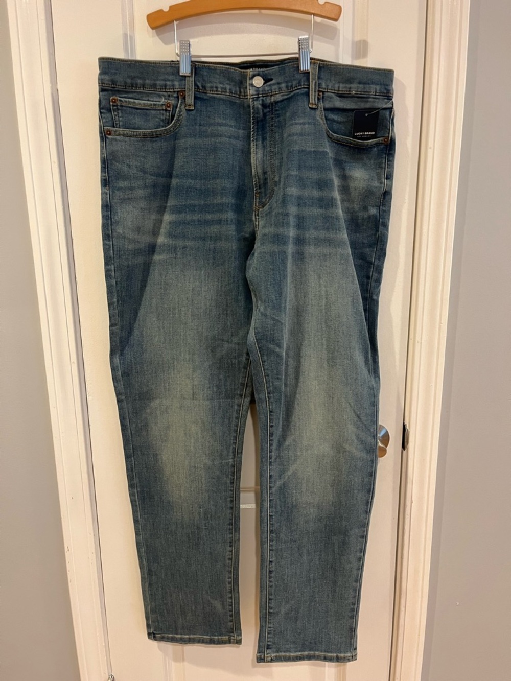 Lucky Brand Slim Straight Faded Blue Jeans